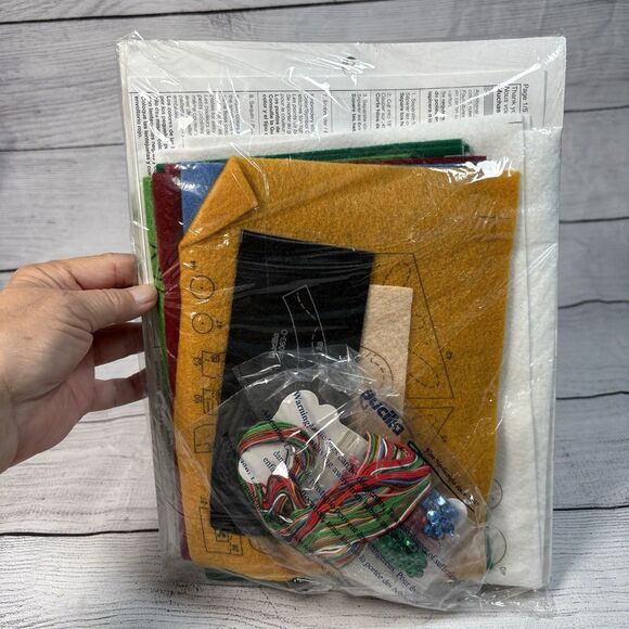 New (2007) Bucilla Jeweled Christmas Felt Stocking Kit POP UP SANTA 86063 Sealed - Picture 4 of 4